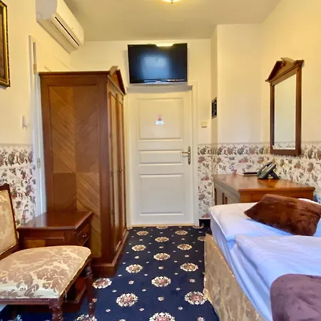 Klarinn Castle Hotell 4*